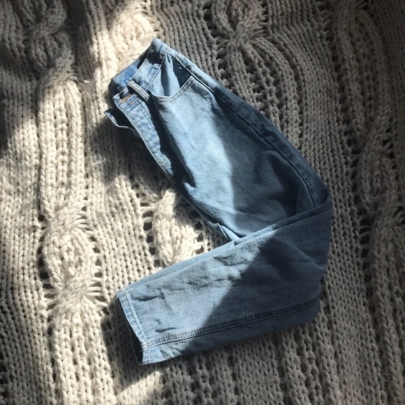❌❌SOLD❌❌ Brandy Melville Jane Light Wash Jeans - Picture 7 of 8